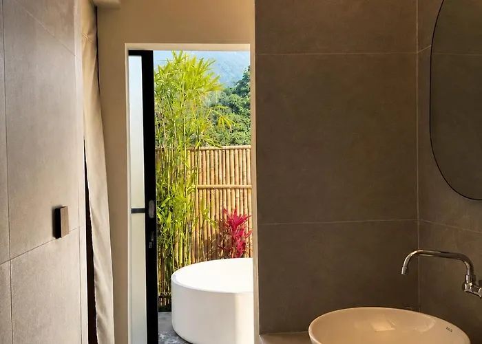 Birdnest Glamping Lodge Kubupenlokan